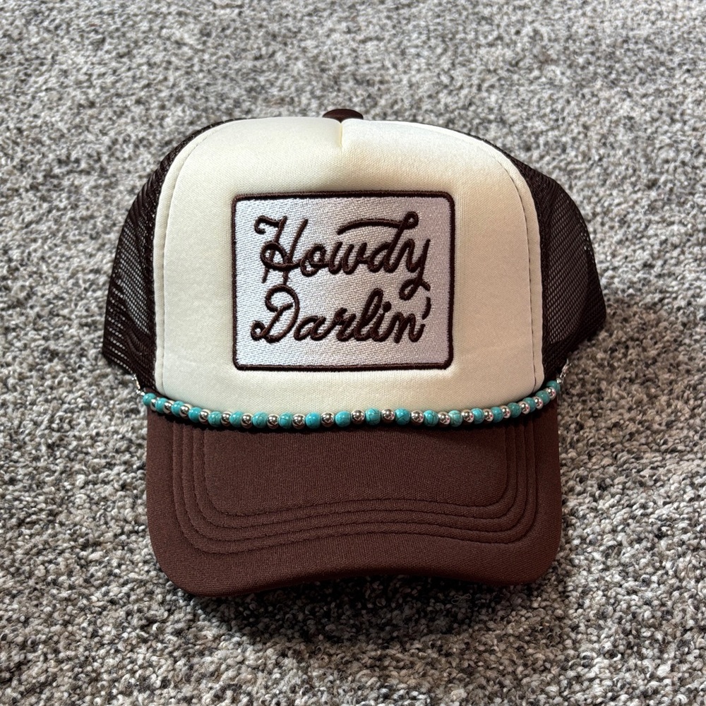 Brown and White 'Howdy Darlin' Trucker Hat